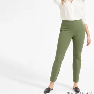 Everlane side-zip stretch cotton pant in surplus green, size 6